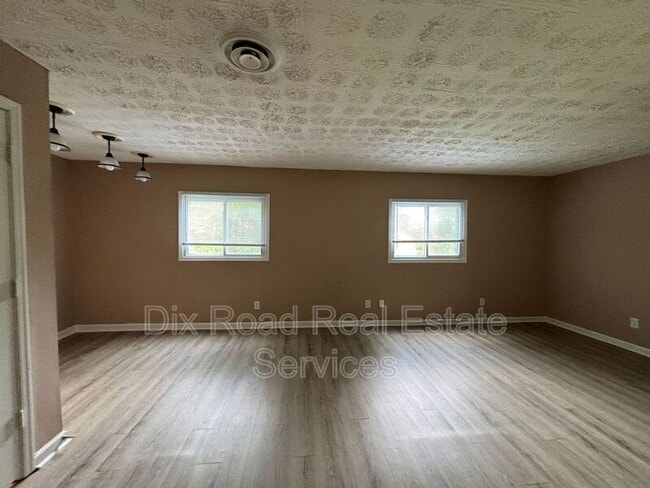 Building Photo - 1739 Embury Park Rd