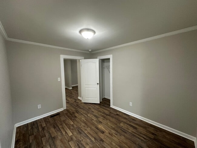 Building Photo - 416 Airline Ext