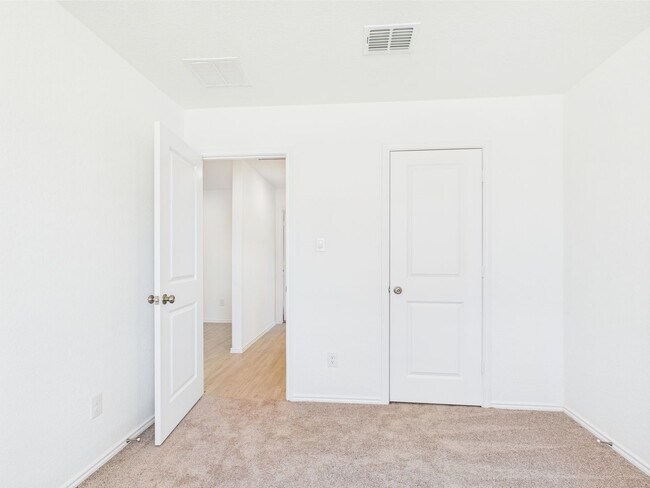 Building Photo - Comfortable and Functional 3 Bedroom, 2 Bathroom Home