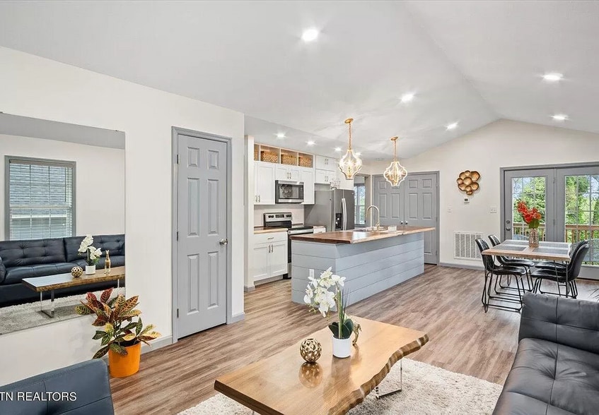 Building Photo - 1928 Vermont Ave