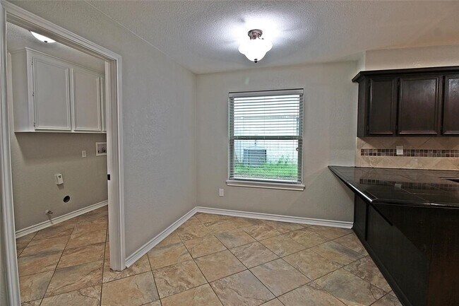 Building Photo - 2074 Shadow Rock Dr