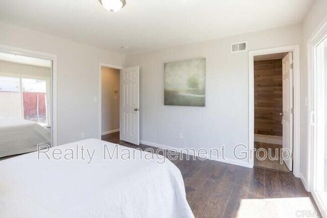 Building Photo - 888 Narwhal St