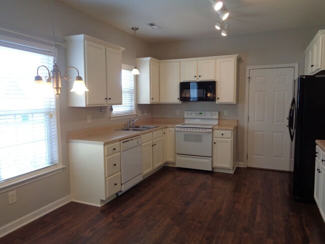 Building Photo - Kernersville Location-3 Bedroom House