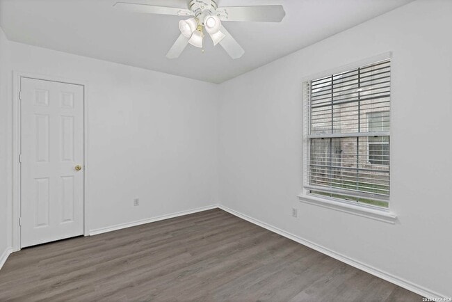 Building Photo - 3045 Pine Valley Dr