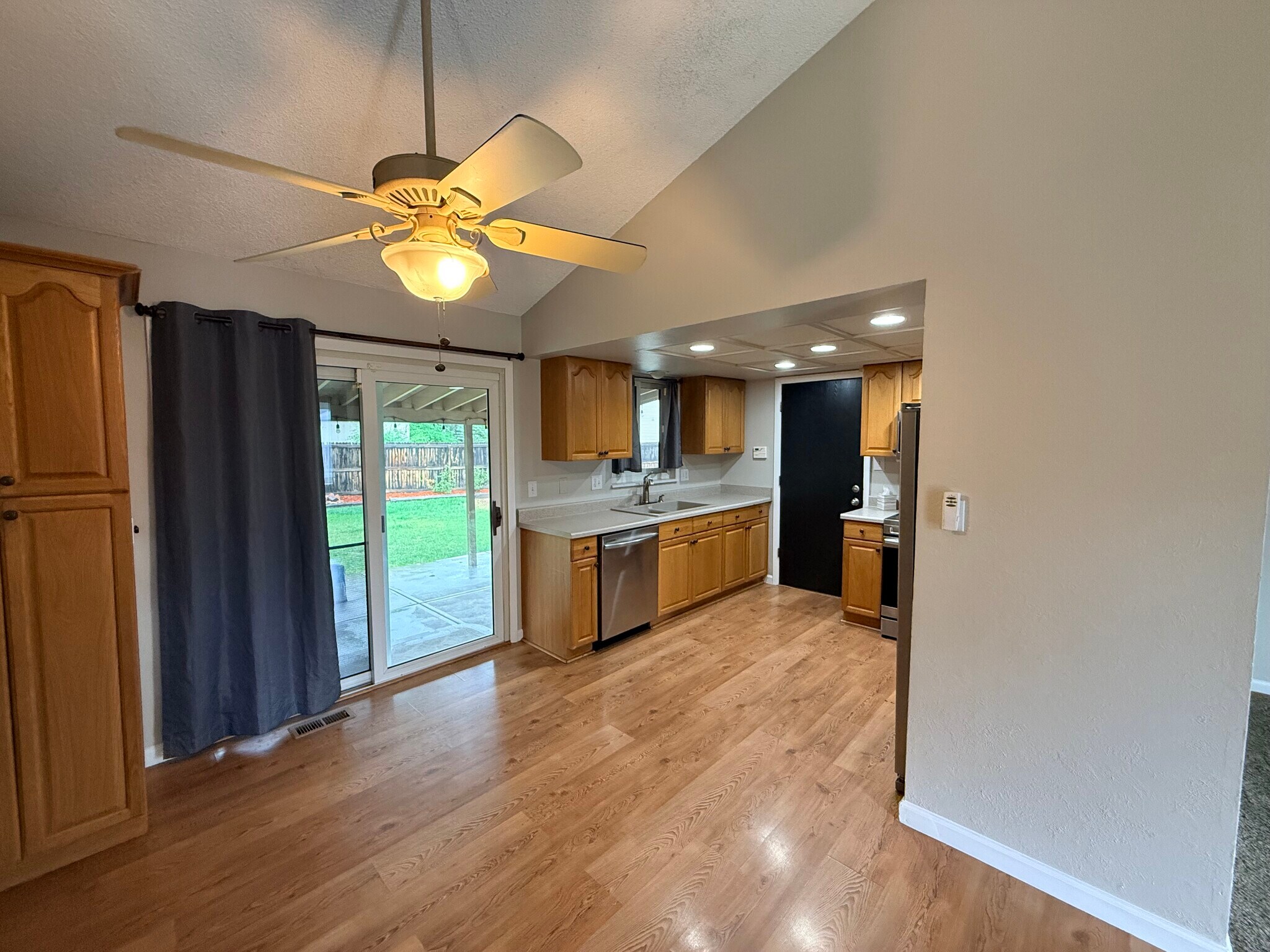 Kitchen-Dining area - 5879 S Oak St