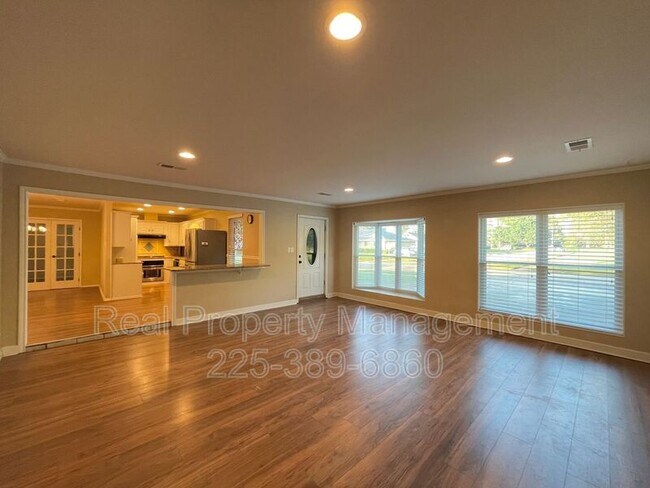 Building Photo - 9536 Bermuda Ave