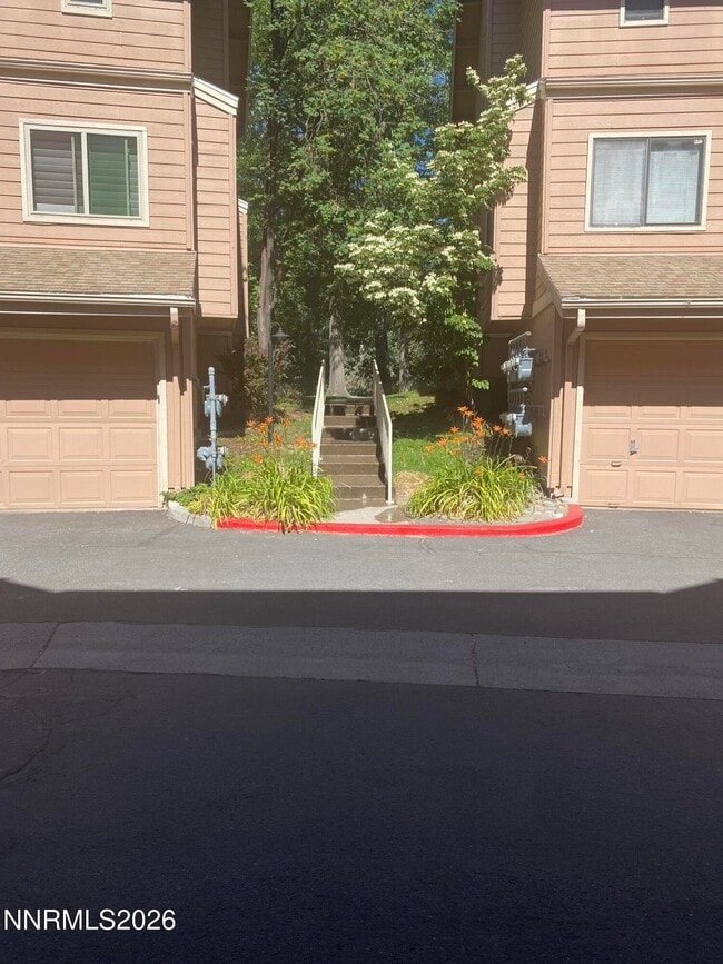 Building Photo - 2875 Idlewild Dr