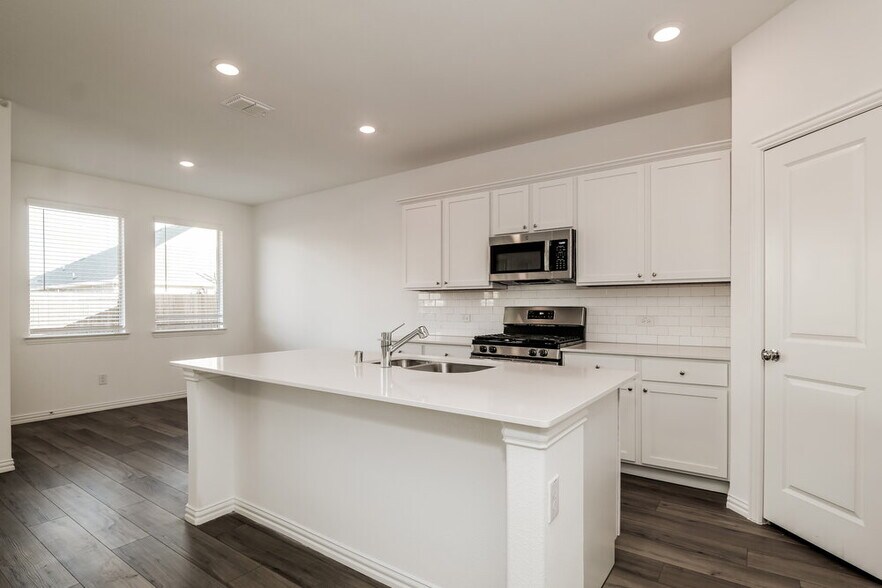 Building Photo - 1114 Daffodil St