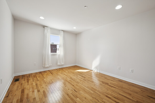 Bedroom - 2638 Federal St