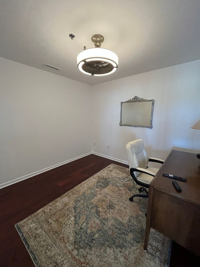 Building Photo - Welcome to our stunning 3-bedroom, 2-bathroom condo located in the beautiful city of Wilmington, NC.