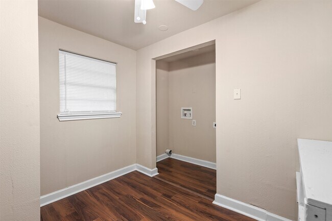 Building Photo - 4118 Scenic Dr