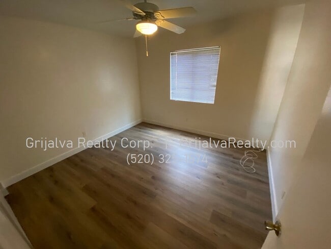 Building Photo - 1416 E Lee St