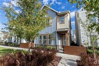 Building Photo - 3-bedroom 2.5-bath home for rent in Griffi...