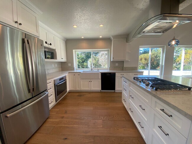 Building Photo - 4 Bedroom Encinitas home with Views!