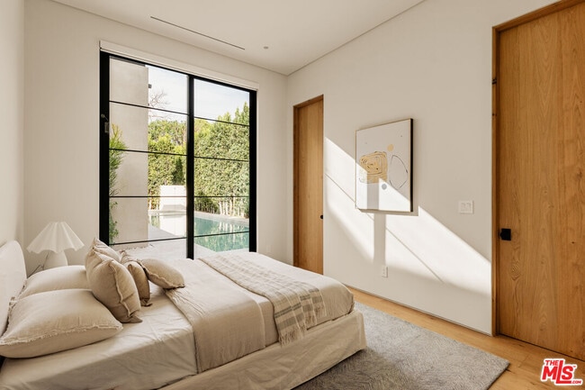 Building Photo - 11937 Addison St