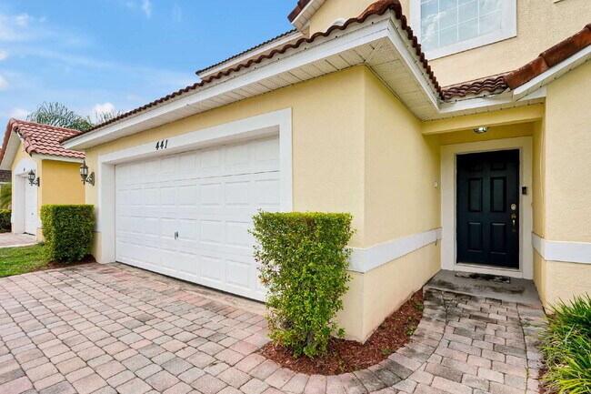 Building Photo - "Furnished 4-Bedroom Pool Home – Comfort and Style in Davenport"