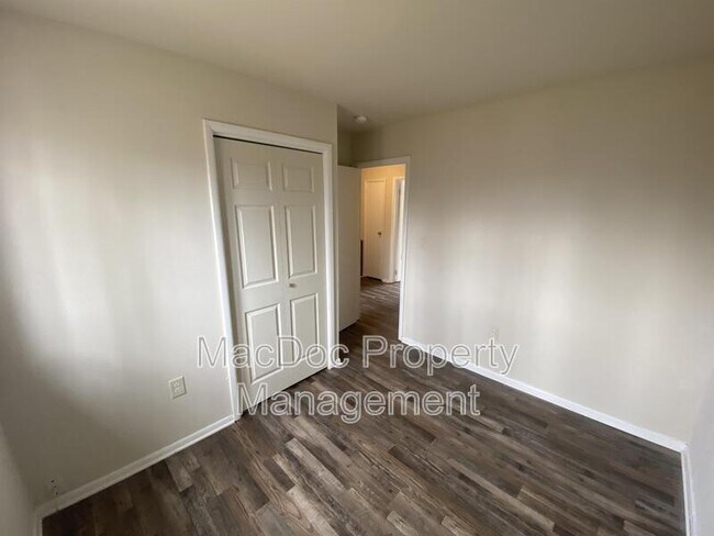 Building Photo - 928 Bellows Ave