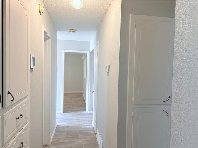 Building Photo - 625 SW 68th St