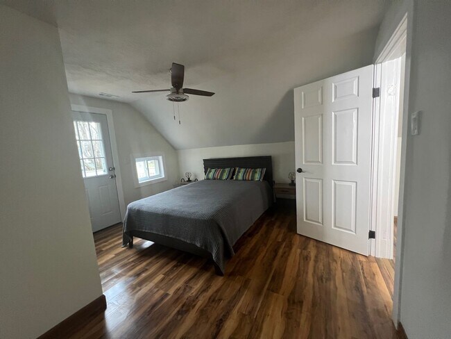Building Photo - Detroid Shoreway Renovated  4 Bedroom, 2 Bath House with Detached Garage