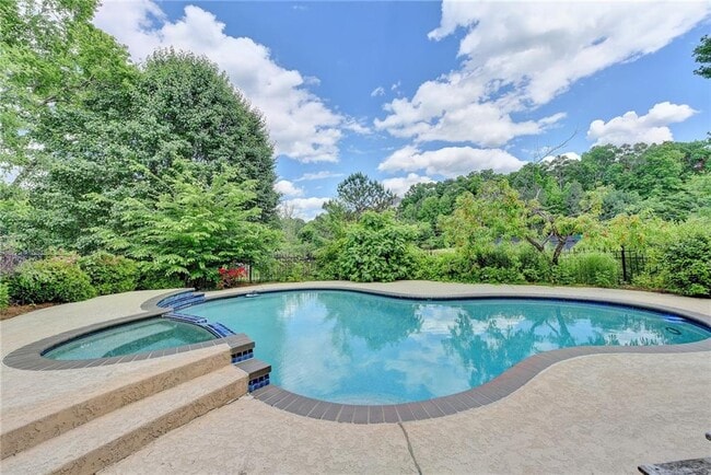Building Photo - 645 Falls Bay Ct