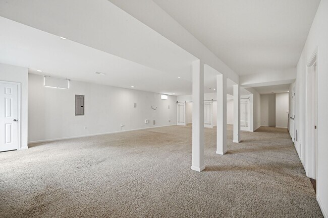 Building Photo - 24267 Purple Finch Dr