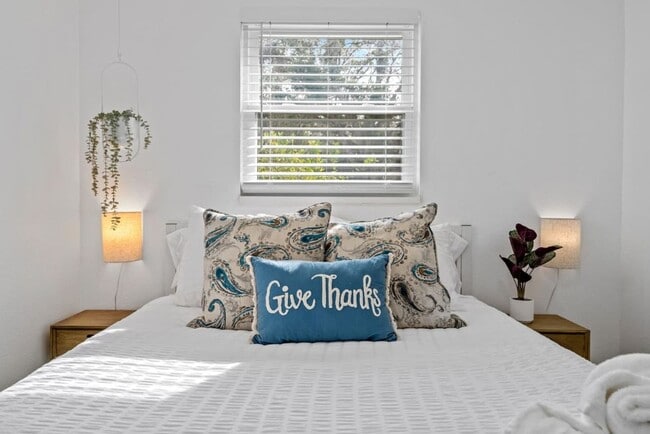 Building Photo - The peaceful #1