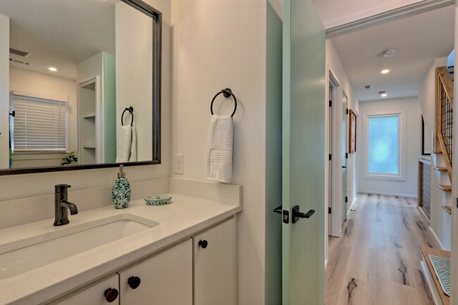 Building Photo - 122 Cannon St