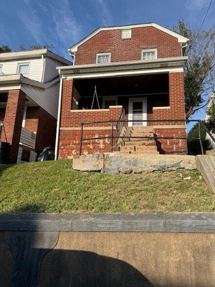 Primary Photo - 1647 Oakhurst St