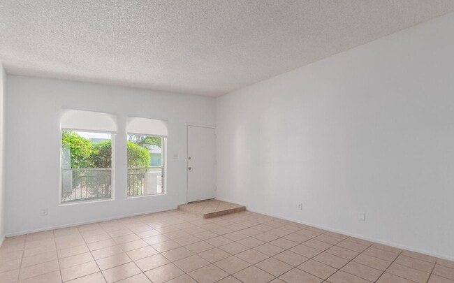 Building Photo - 242 N Standage