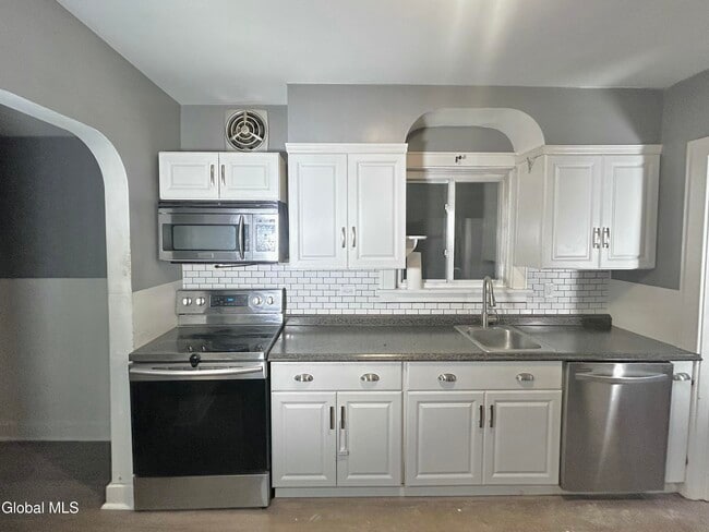 Building Photo - 21 Fordham Ct