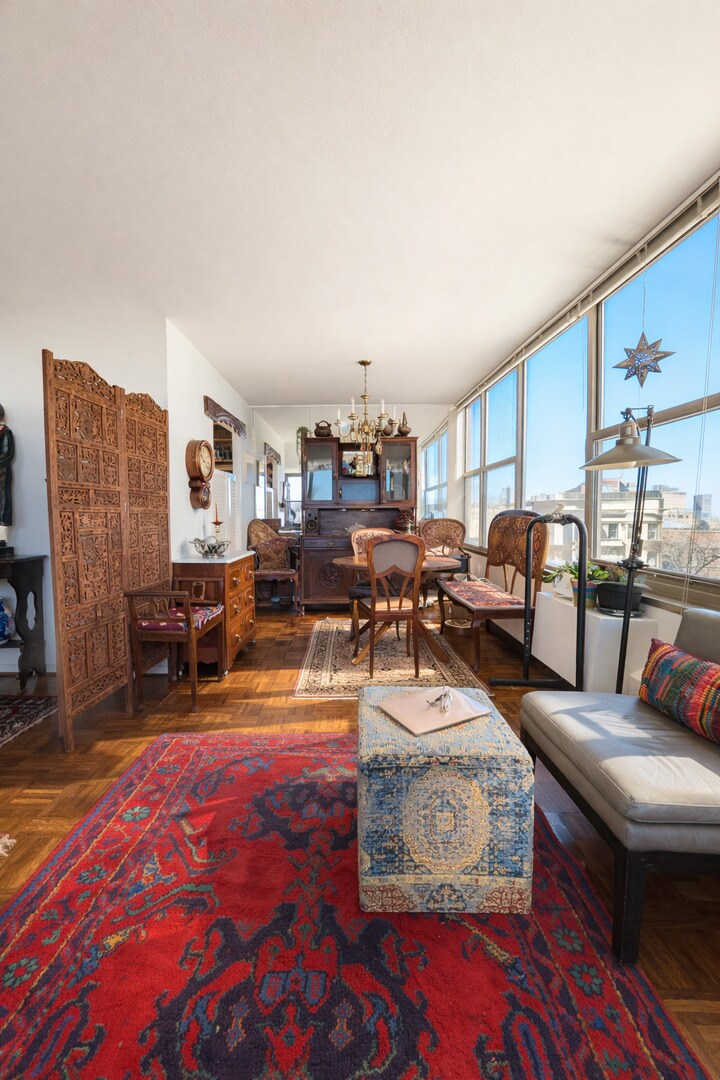 Building Photo - 360 W Wellington Ave