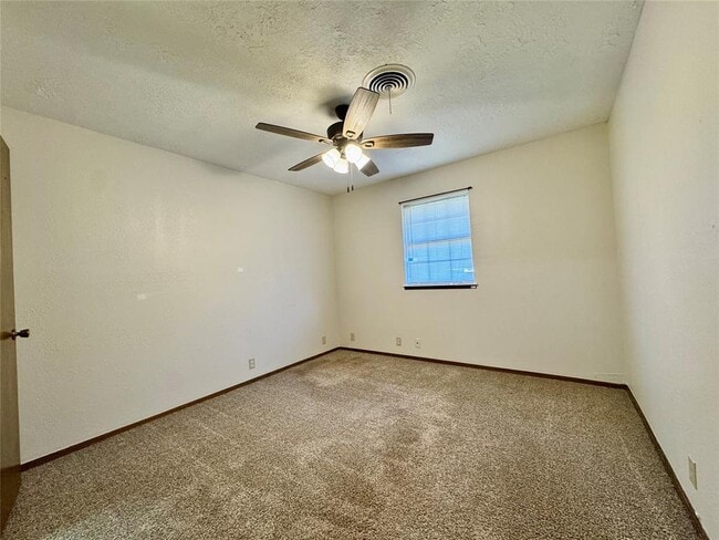 Building Photo - 112 Elmwood Cir