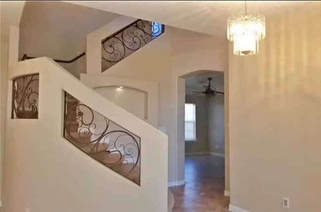 Building Photo - Gorgeous Home