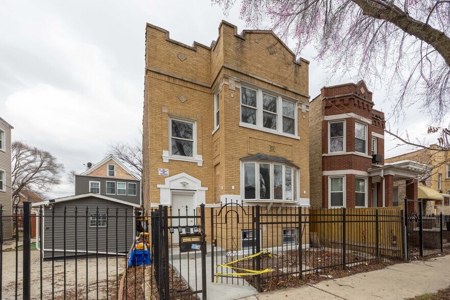 Building Photo - 1014 N Hamlin Ave