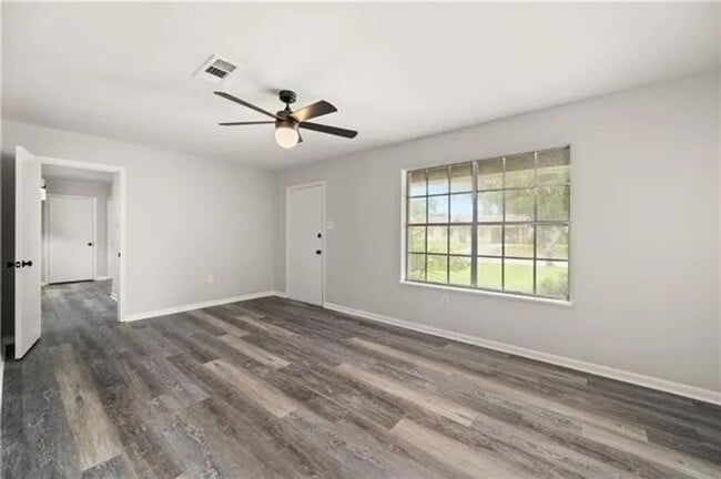 Building Photo - Single Family Residence