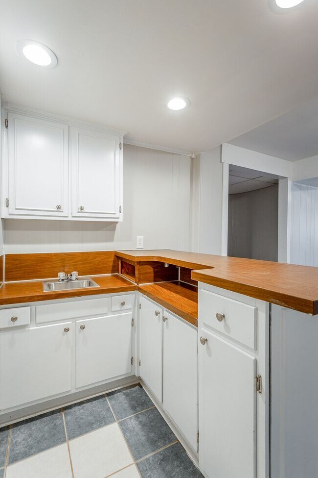 Building Photo - 5221 Old Trail