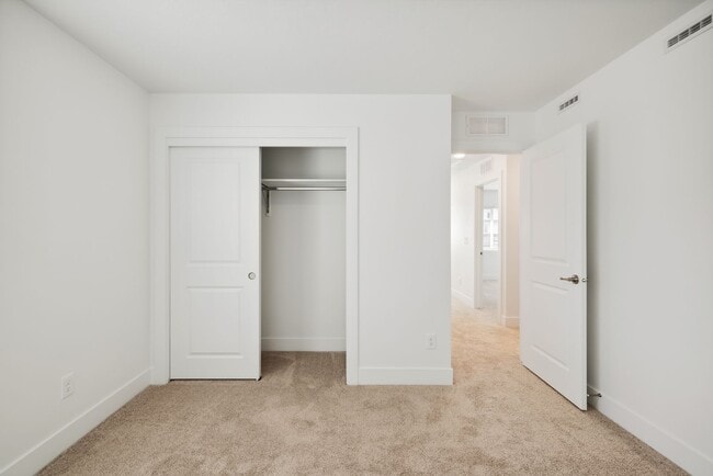 Building Photo - Move-In Ready Elegance - 4 Bedrooms! Pet Friendly!