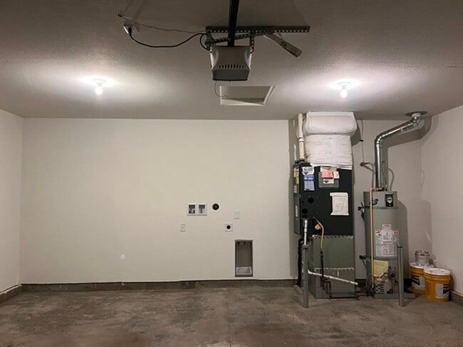 Building Photo - 3Bd/2Ba Single Story House - Available to View!