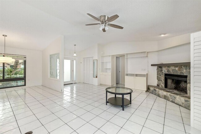 Building Photo - 4814 Country Oaks Blvd