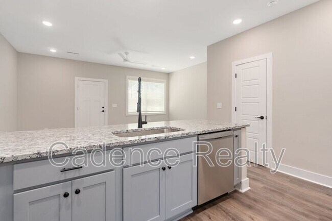 Building Photo - 1723 Perimeter Lp