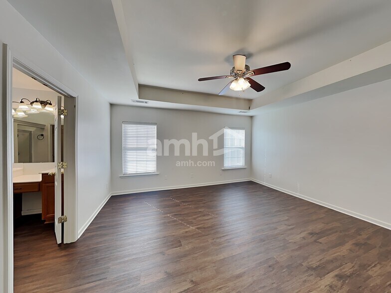 Building Photo - 4059 Houldsworth Dr