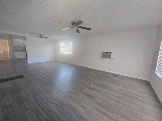 Building Photo - 3 Br 1 Ba available Now