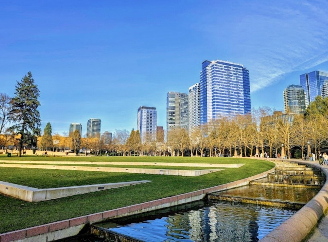 Bellevue Park - 10047 Main St
