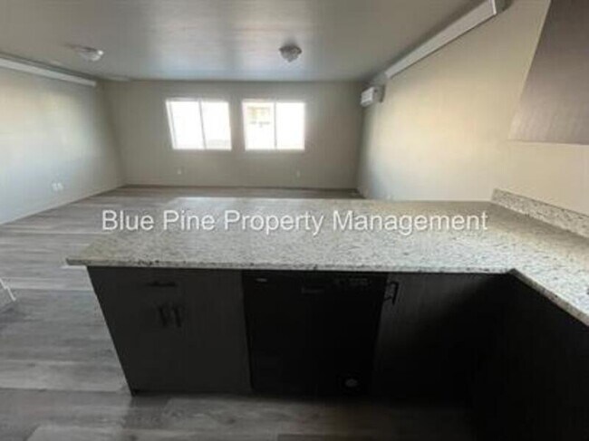 Building Photo - 3565 E Gample Ave