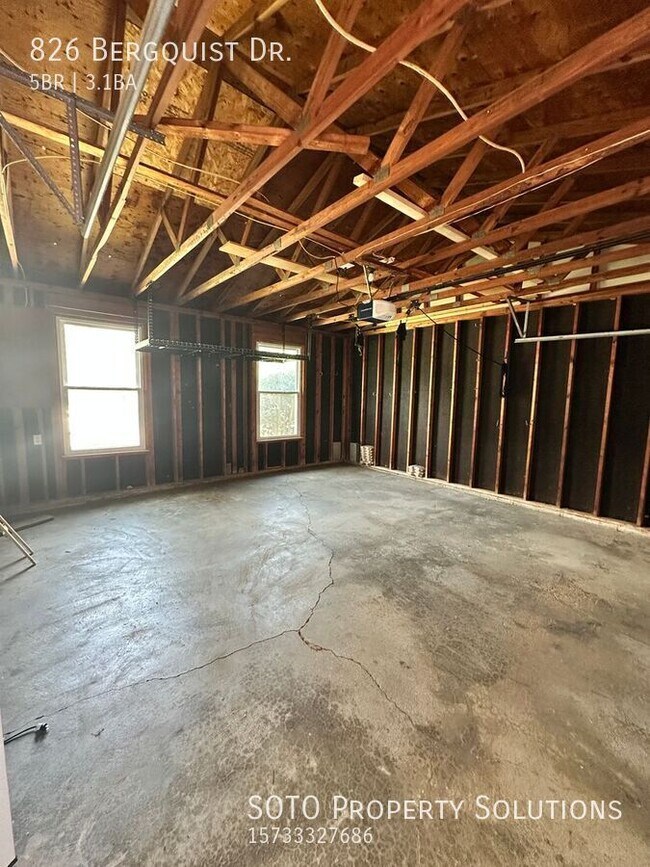 Building Photo - 826 Bergquist Dr