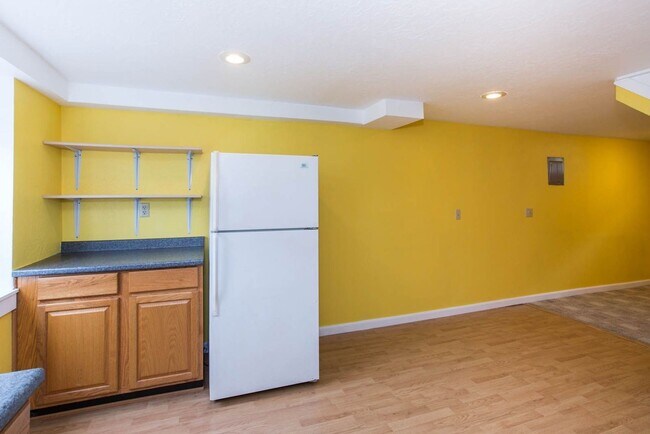 Building Photo - 2134 S 13th St W