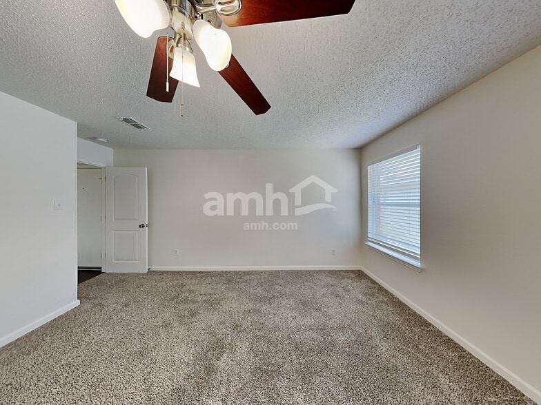 Building Photo - 1475 Stewart Dr