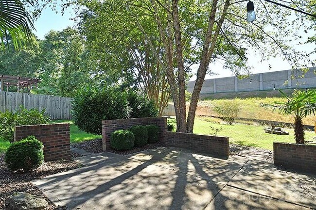 Building Photo - 119 Shining Armor Ct