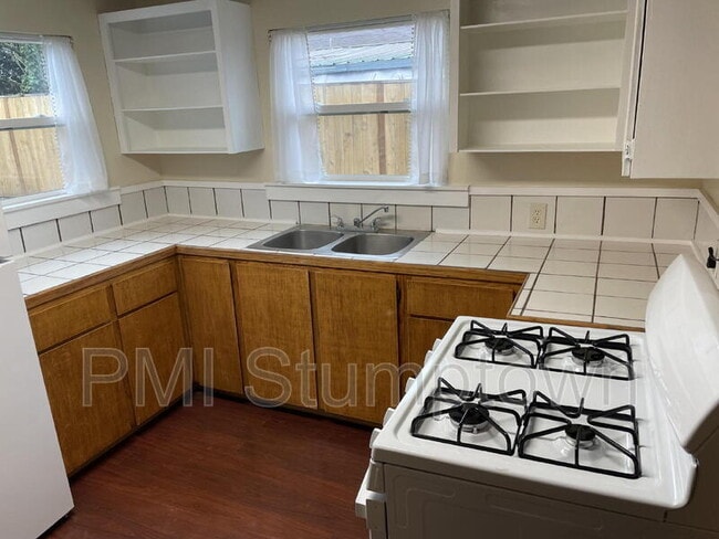 Building Photo - 6016 NE Alberta St