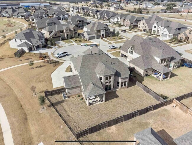 Building Photo - Balu's House